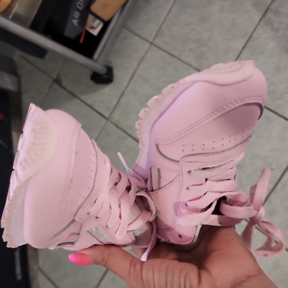 Girl's Reebok size 1 - Picture 6 of 6